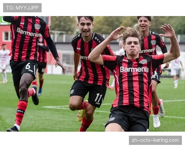 伤情更新：勒沃库森边翼卫格里马尔多因肌肉不适被提前换下